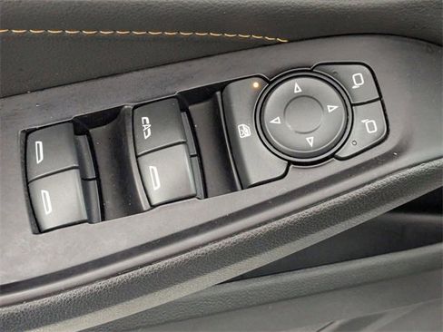 Used 2020 Chevrolet Traverse LT image 12