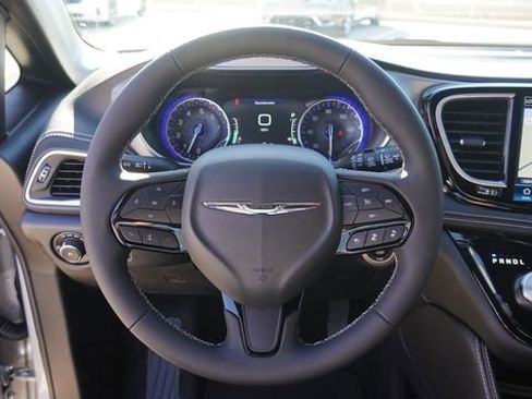 New 2026 Chrysler Pacifica Limited FWD image 26