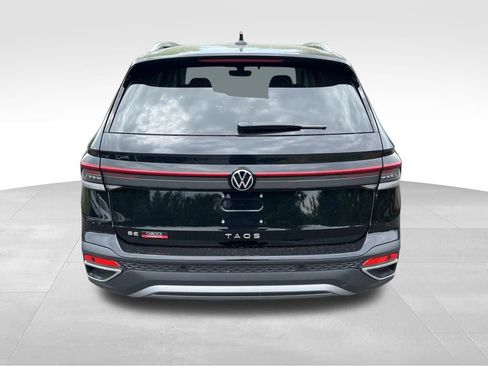 New 2026 Volkswagen Taos SE FWD image 6