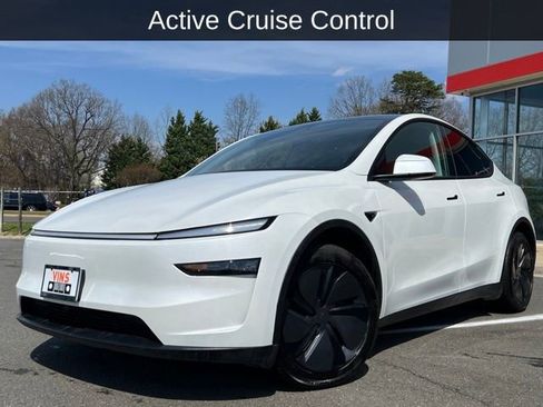 Used 2026 Tesla Model Y AWD image 10