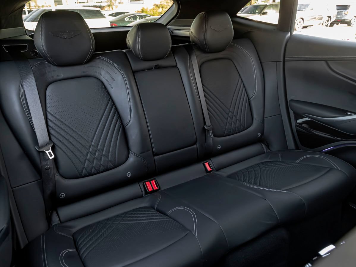 Used 2024 Aston Martin DBX AWD/4WD image 25