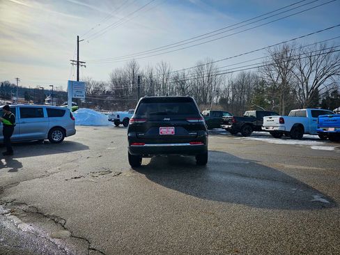 New 2025 Jeep Grand Cherokee Limited w/ Trailer Tow Package image 5