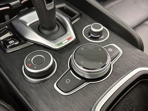 Used 2021 Alfa Romeo Giulia Sprint w/ Sun & Sound Package image 16