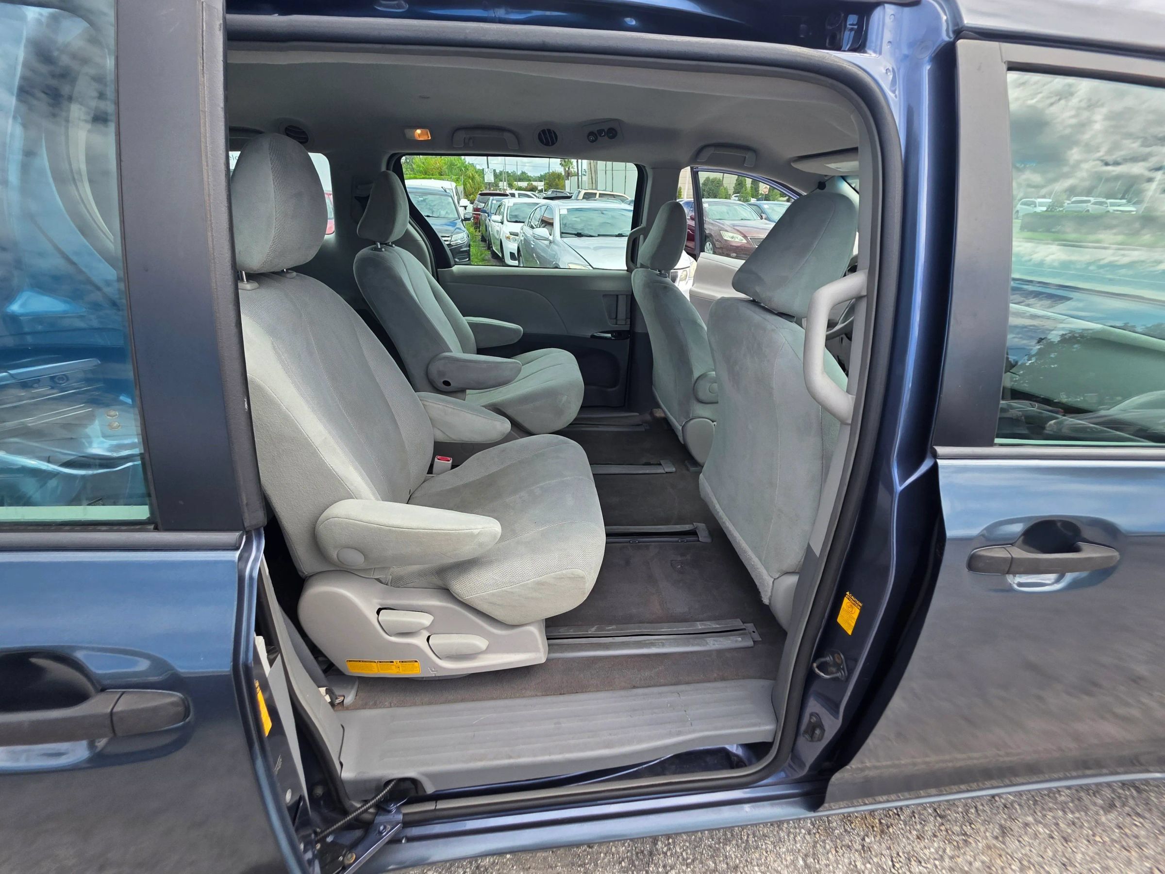 Used 2014 Toyota Sienna L FWD image 17