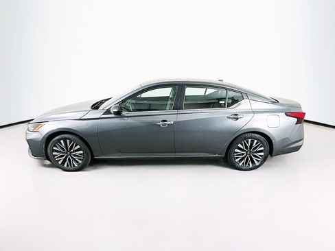 Used 2024 Nissan Altima 2.5 SV image 4