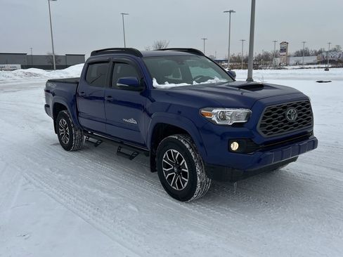 Used 2023 Toyota Tacoma TRD Sport image 7
