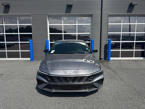 Used 2025 Hyundai Elantra Sport FWD image 5