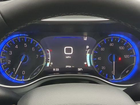 Used 2025 Chrysler Pacifica Limited image 28