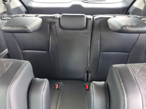 Used 2025 Toyota Highlander XLE AWD/4WD image 23