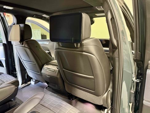 Used 2025 Cadillac Escalade V w/ LPO, ONYX Package image 11