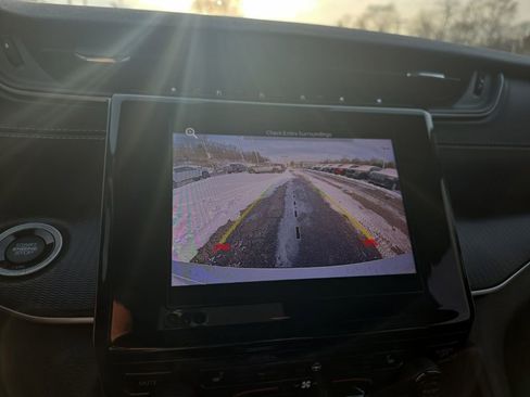 Used 2023 Jeep Grand Cherokee L Laredo image 17