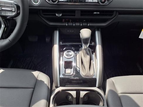 New 2025 Chevrolet Colorado LT w/ LT Convenience Package image 17