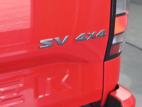 Used 2022 Nissan Frontier SV AWD/4WD image 12
