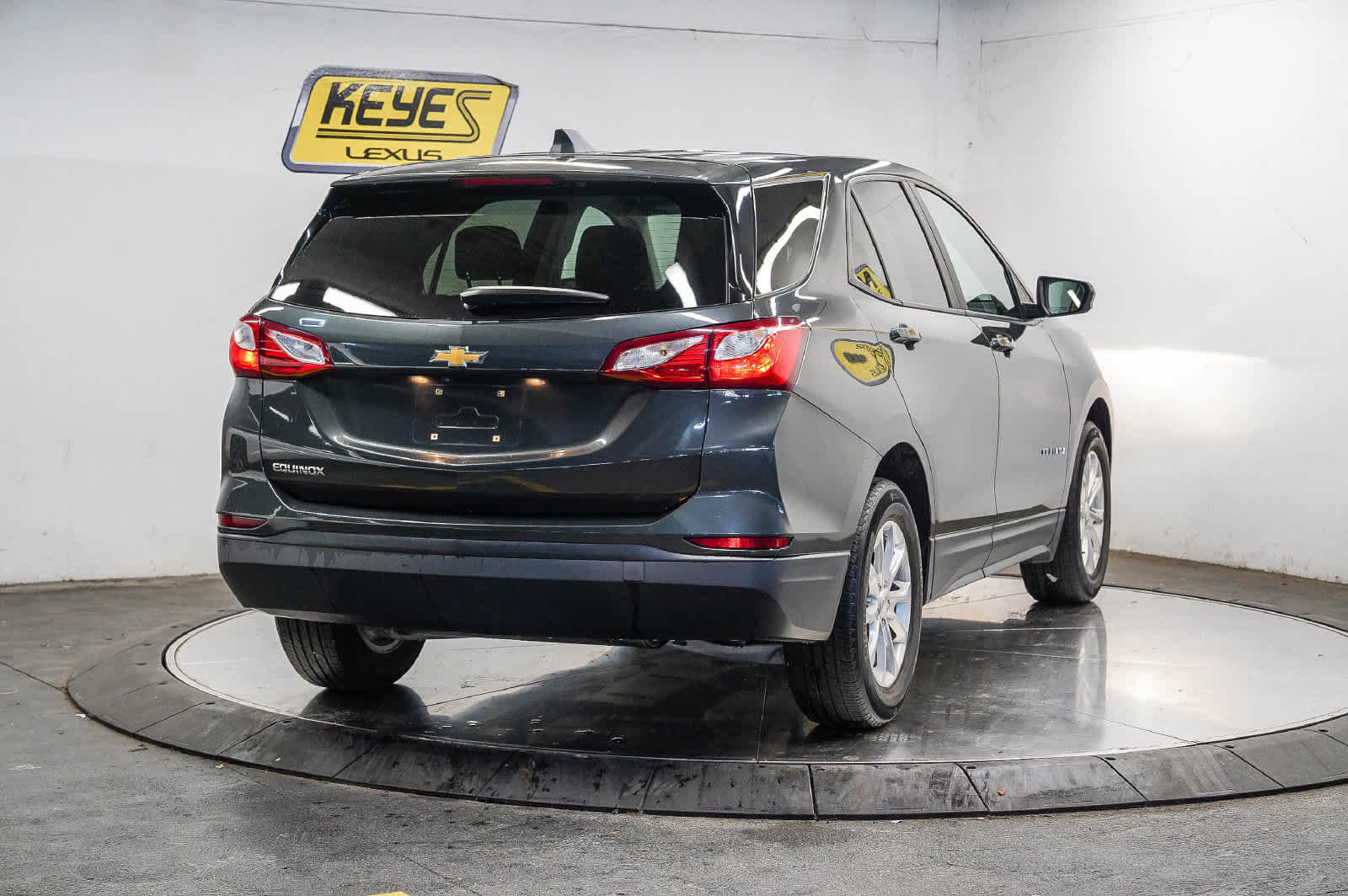 Used 2020 Chevrolet Equinox LS w/ LS Convenience Package FWD image 4