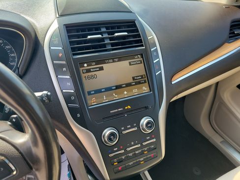 Used 2018 Lincoln MKC Select w/ Select Plus Package FWD image 29