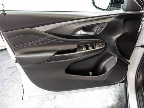 Certified 2025 Buick Envista Sport Touring FWD image 25