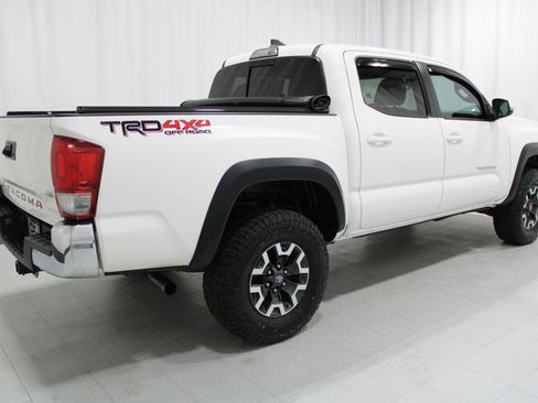 Used 2017 Toyota Tacoma TRD Off-Road w/ Tow Package (A/T) AWD/4WD image 6