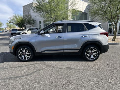 Used 2022 Kia Seltos SX w/ Sunroof Package AWD/4WD image 2