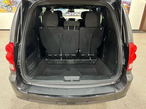 Used 2017 Dodge Grand Caravan SE image 23