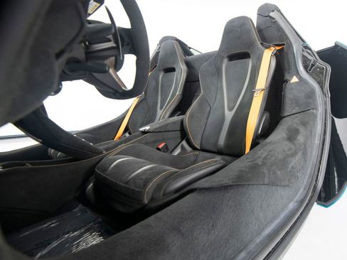 Used 2024 McLaren 750S Spider RWD image 35
