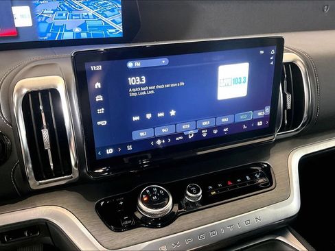 Used 2025 Ford Expedition Platinum AWD/4WD image 25