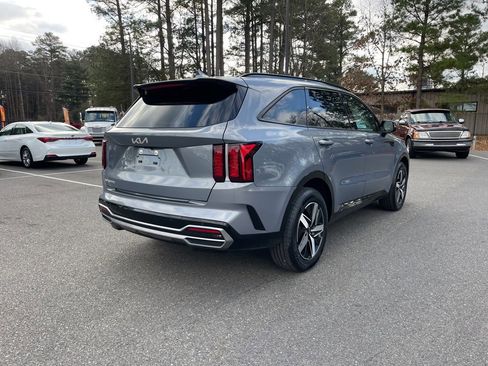 Certified 2023 Kia Sorento S w/ Panoramic Sunroof Package image 5