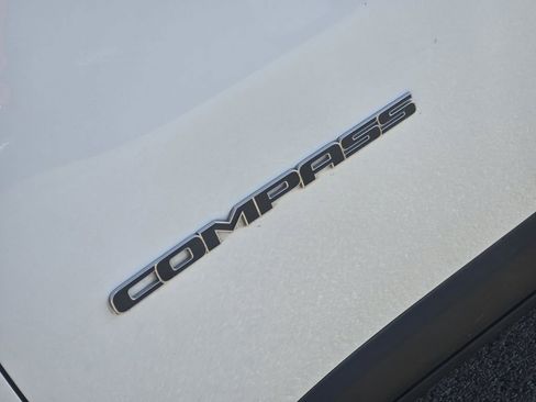 Used 2021 Jeep Compass Latitude image 10