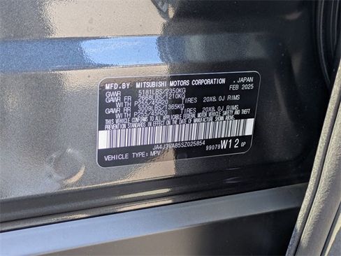 New 2025 Mitsubishi Outlander SE image 34