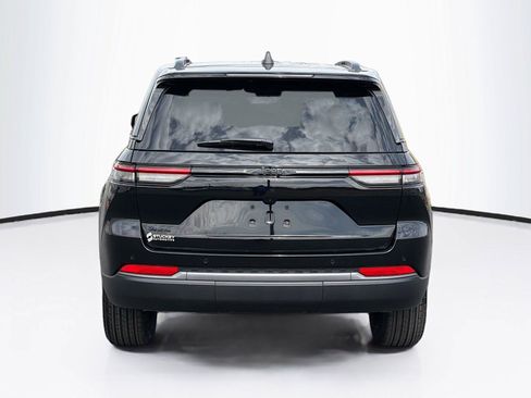 Used 2026 Jeep Grand Cherokee Altitude AWD/4WD image 6