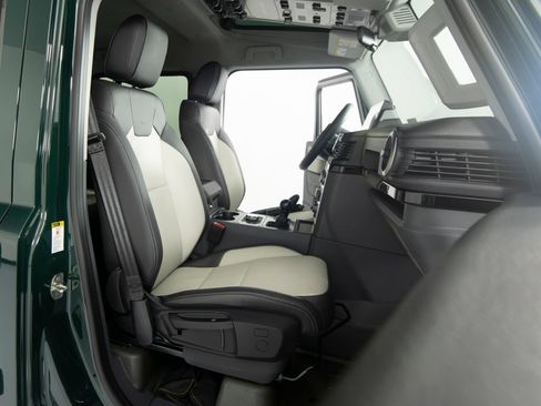 Used 2025 INEOS Grenadier Station Wagon AWD/4WD image 32