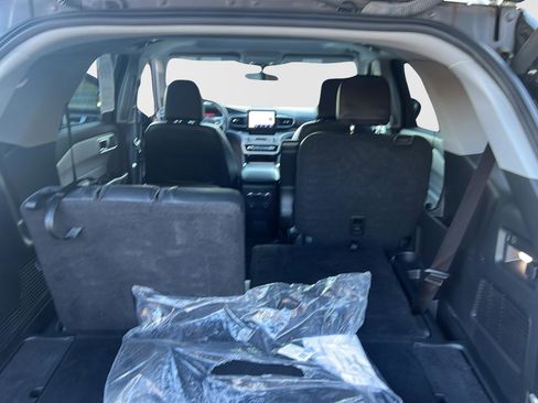 Used 2023 Ford Explorer XLT w/ Equipment Group 202A image 17