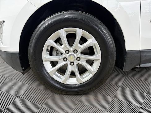 Used 2019 Chevrolet Equinox LS w/ LS Convenience Package FWD image 28