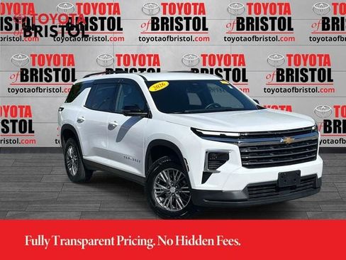 Used 2026 Chevrolet Traverse LT w/ Driver Confidence Package AWD/4WD image 1
