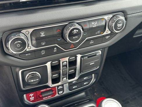 Used 2024 Jeep Wrangler Unlimited Rubicon AWD/4WD image 20