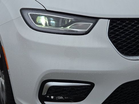 New 2026 Chrysler Pacifica Pinnacle image 3