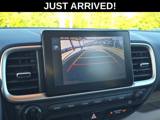 Certified 2025 Hyundai Venue SEL FWD image 18