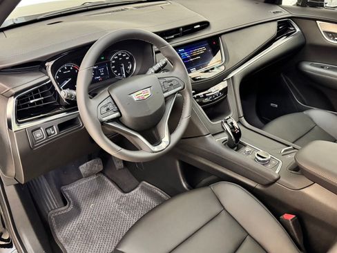 New 2025 Cadillac XT6 Luxury image 4