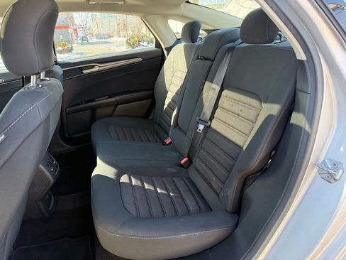 Used 2017 Ford Fusion SE w/ Fusion SE Technology Package image 14