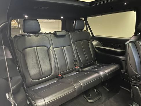 Used 2024 Jeep Wagoneer L Series III w/ Premium Group I AWD/4WD image 9