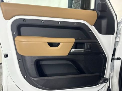 New 2025 Land Rover Defender 110 X-Dynamic SE image 29