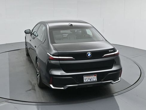 Used 2025 BMW 740i image 42