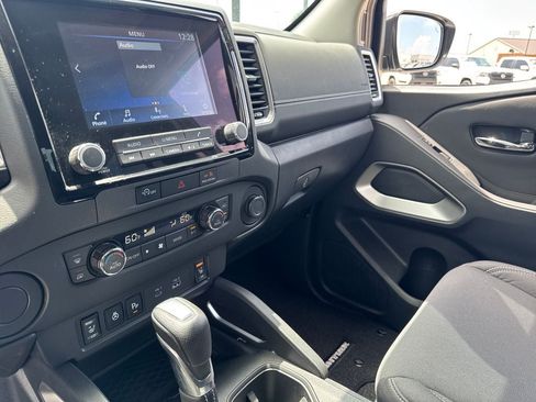 Used 2024 Nissan Frontier SV w/ SV Convenience Package RWD image 25
