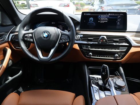 Used 2023 BMW 530e w/ Premium Package image 40