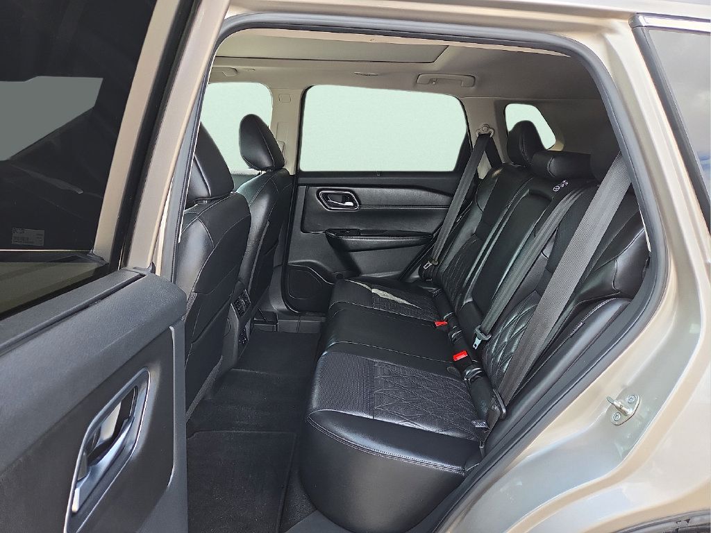 Used 2024 Nissan Rogue Platinum w/ Platinum Premium Package FWD image 11