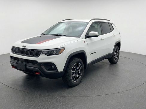 Used 2025 Jeep Compass Trailhawk w/ Trailer Tow Group image 3