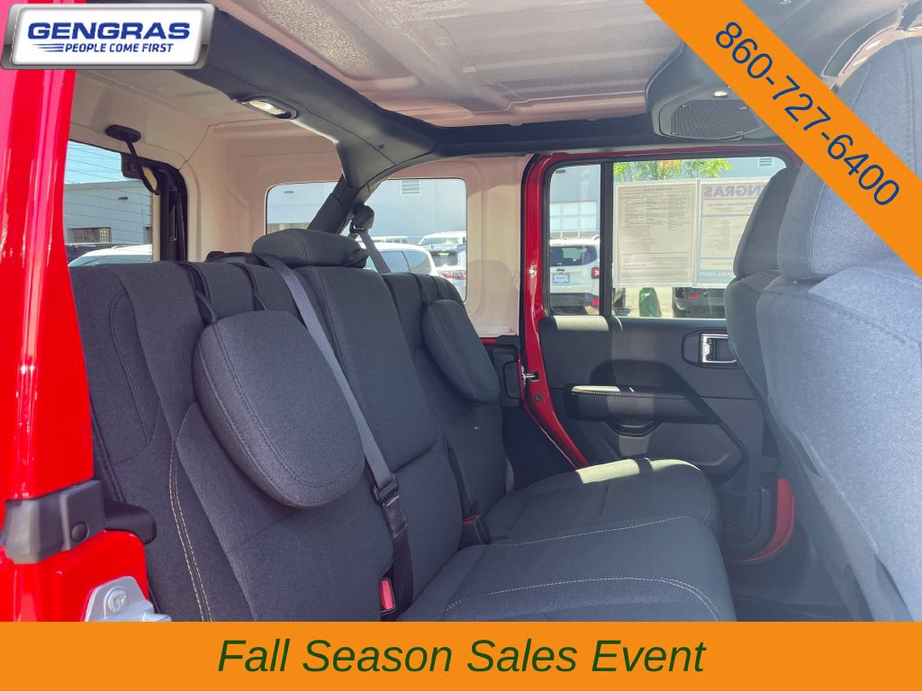 Used 2025 Jeep Wrangler Unlimited Sahara AWD/4WD image 22