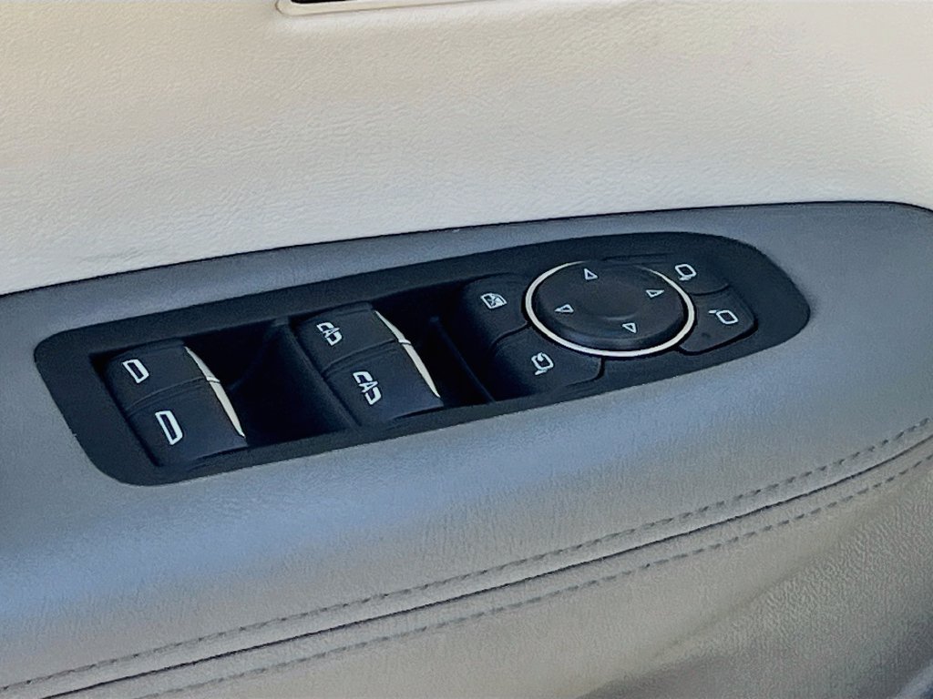 Used 2025 Cadillac XT5 Premium Luxury w/ LPO, Floor Liner Package FWD image 18