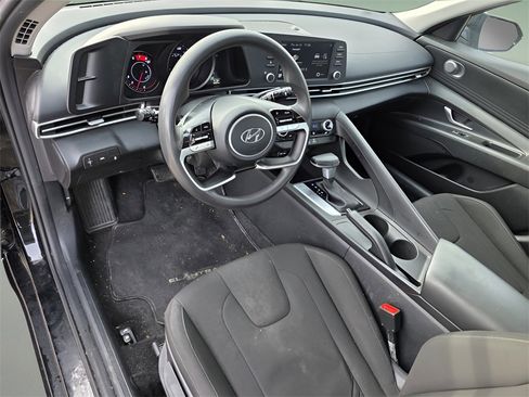 Used 2022 Hyundai Elantra SEL image 19