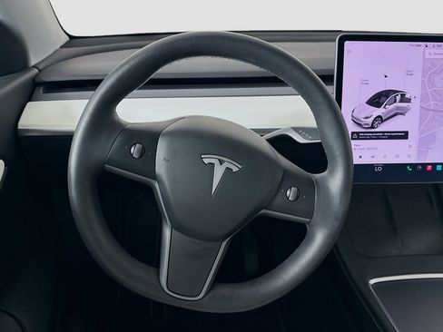 Used 2022 Tesla Model Y Long Range AWD/4WD image 16