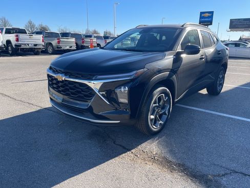 New 2026 Chevrolet Trax LT w/ Sunroof Package image 7